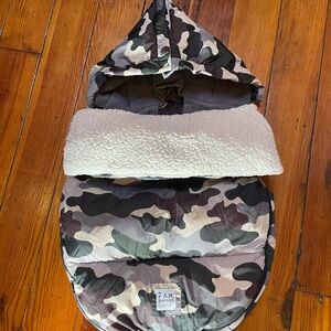 7am Enfant Camouflage Baby bunting, Lamb Pod, excellent condition